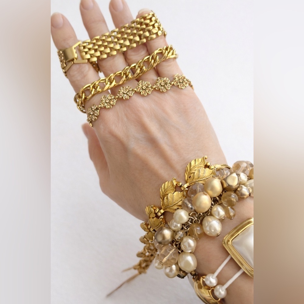 (R21) Goldtone Bracelet Lot (5)Chunky Chain  + Pearl/Bead Cluster